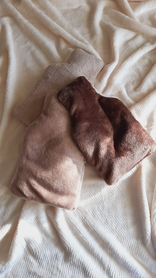 Bouillotte seche grand format avec housse en polaire minky et sac de graines de lin à l'intérieur à réchauffer. Parfait pour l'automne/ hiver pour se réchauffer ou détendre une douleur musculaire