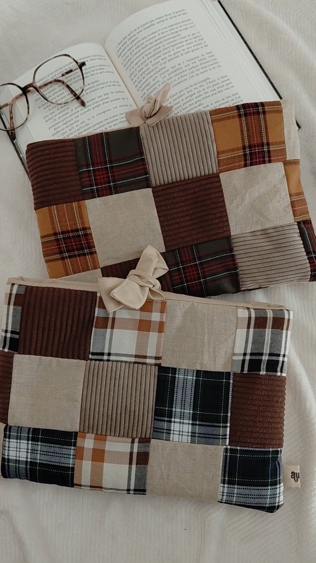 Pochettes a livres patchwork de la collection automne. Disponible en deux modèles différents 